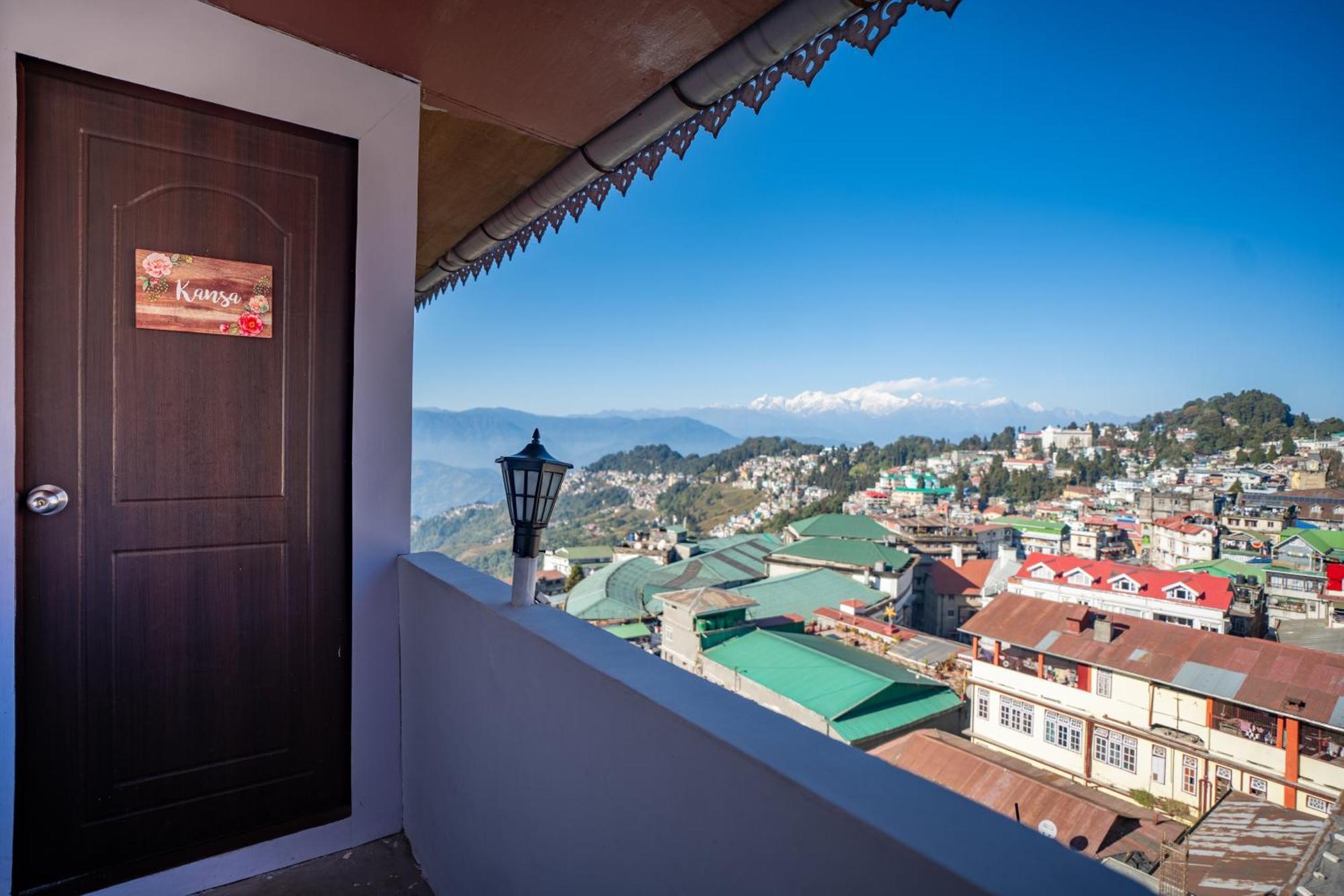 Monratino Himadrie -2 Mins Walk From Mall Road - All Rooms Have Kanchenjunga Mountain View Darjeeling  Bagian luar foto