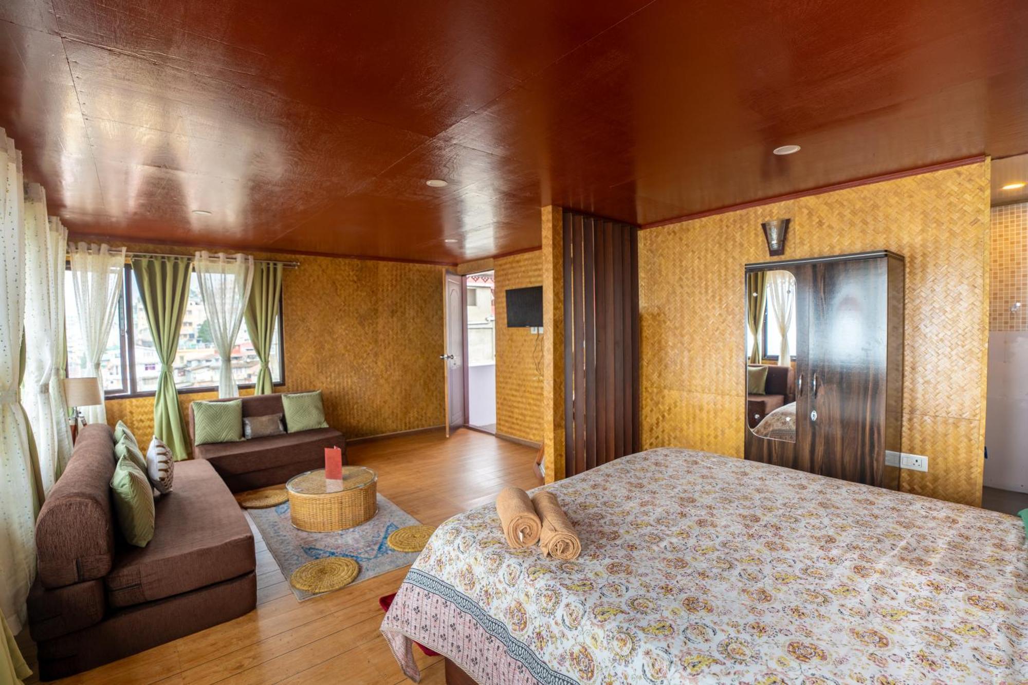 Monratino Himadrie -2 Mins Walk From Mall Road - All Rooms Have Kanchenjunga Mountain View Darjeeling  Bagian luar foto