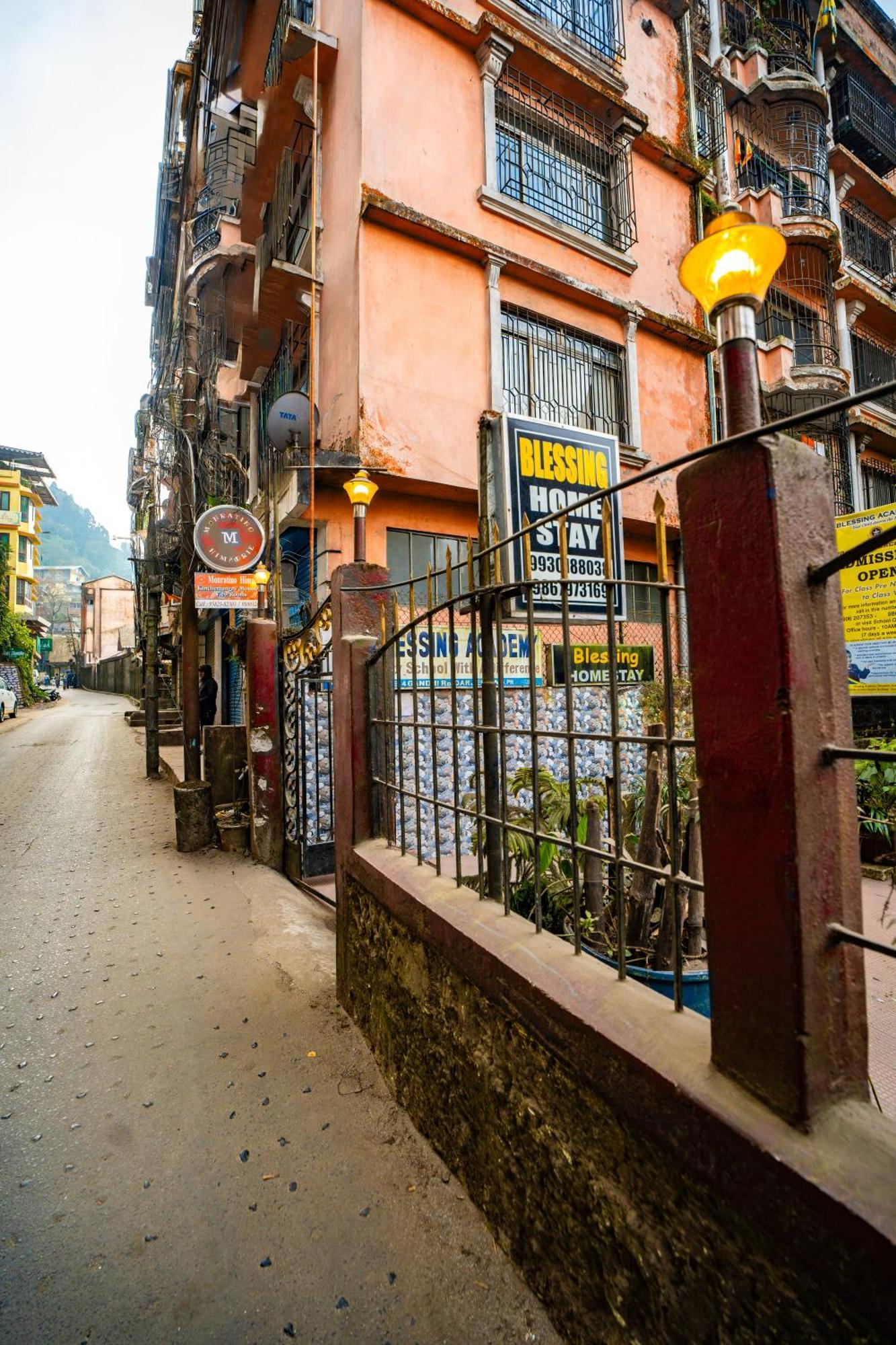 Monratino Himadrie -2 Mins Walk From Mall Road - All Rooms Have Kanchenjunga Mountain View Darjeeling  Bagian luar foto