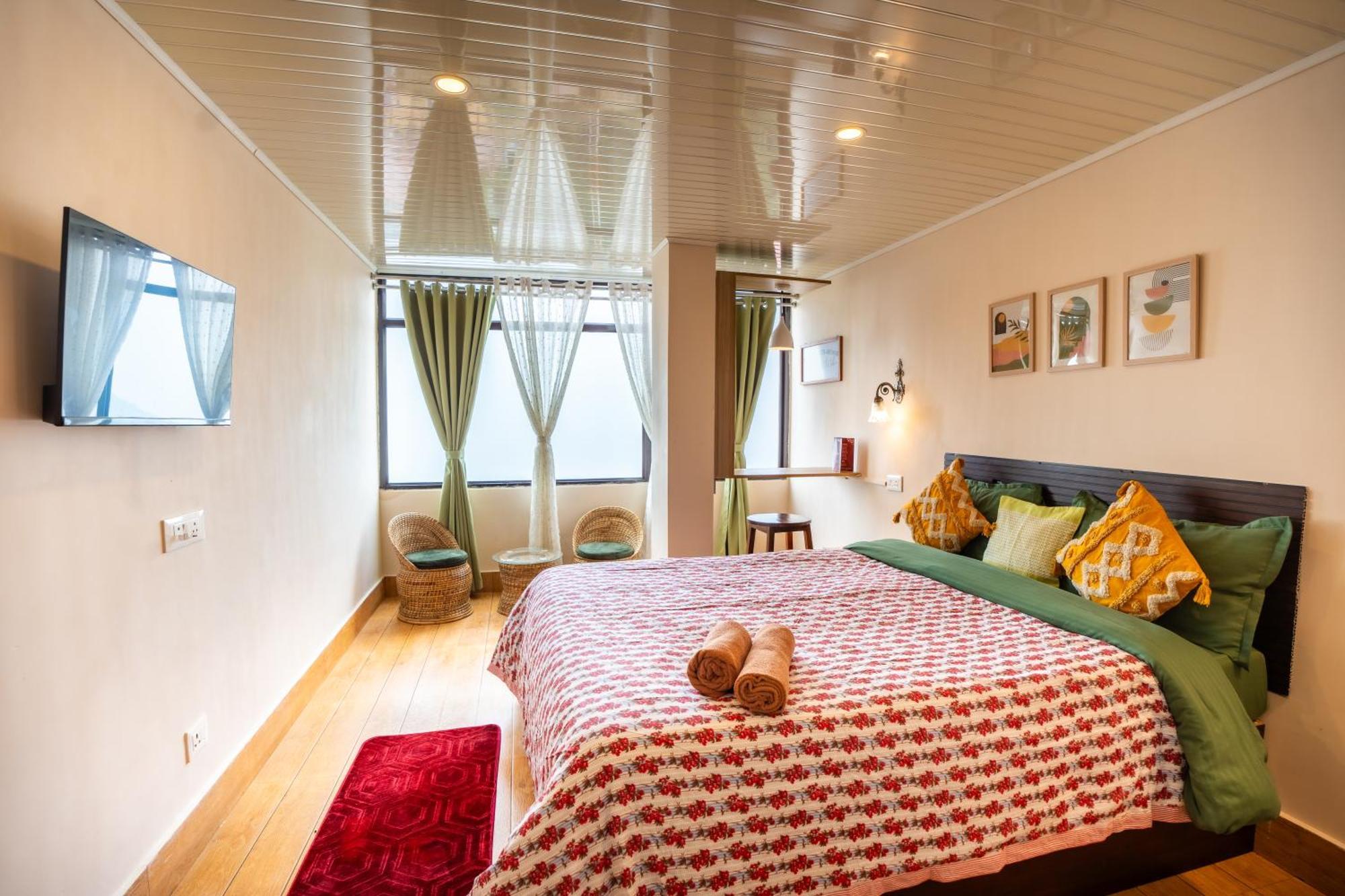 Monratino Himadrie -2 Mins Walk From Mall Road - All Rooms Have Kanchenjunga Mountain View Darjeeling  Bagian luar foto