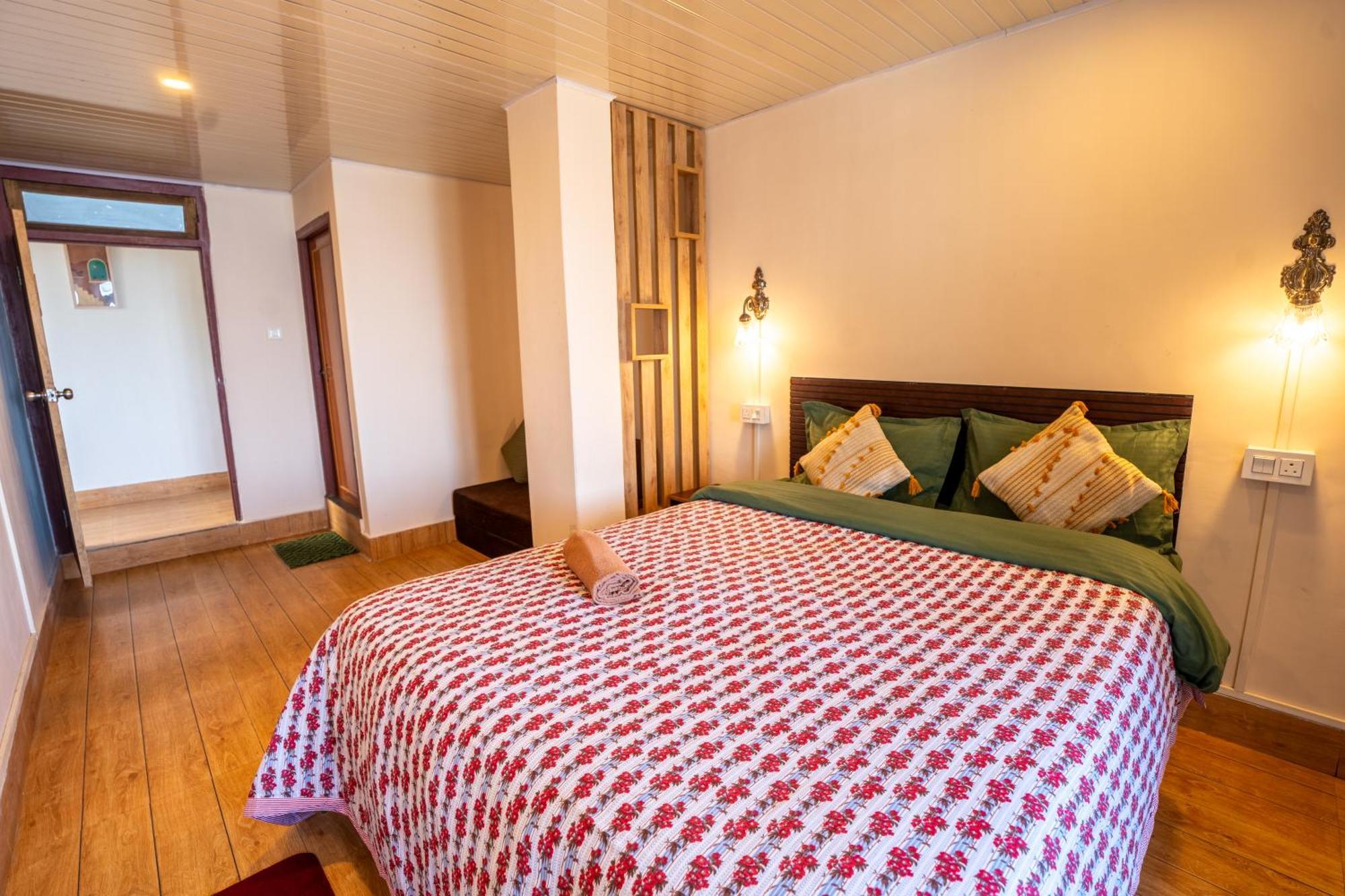 Monratino Himadrie -2 Mins Walk From Mall Road - All Rooms Have Kanchenjunga Mountain View Darjeeling  Bagian luar foto