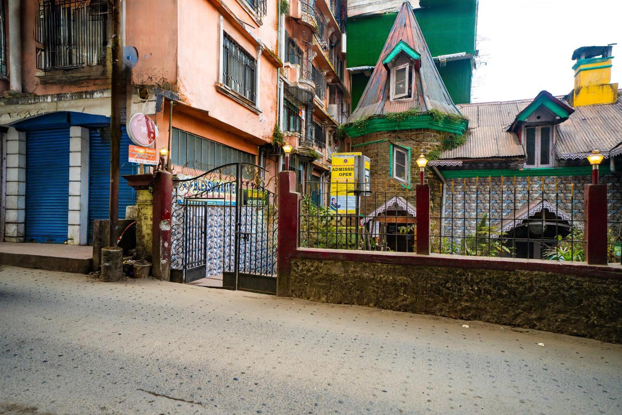 Monratino Himadrie -2 Mins Walk From Mall Road - All Rooms Have Kanchenjunga Mountain View Darjeeling  Bagian luar foto