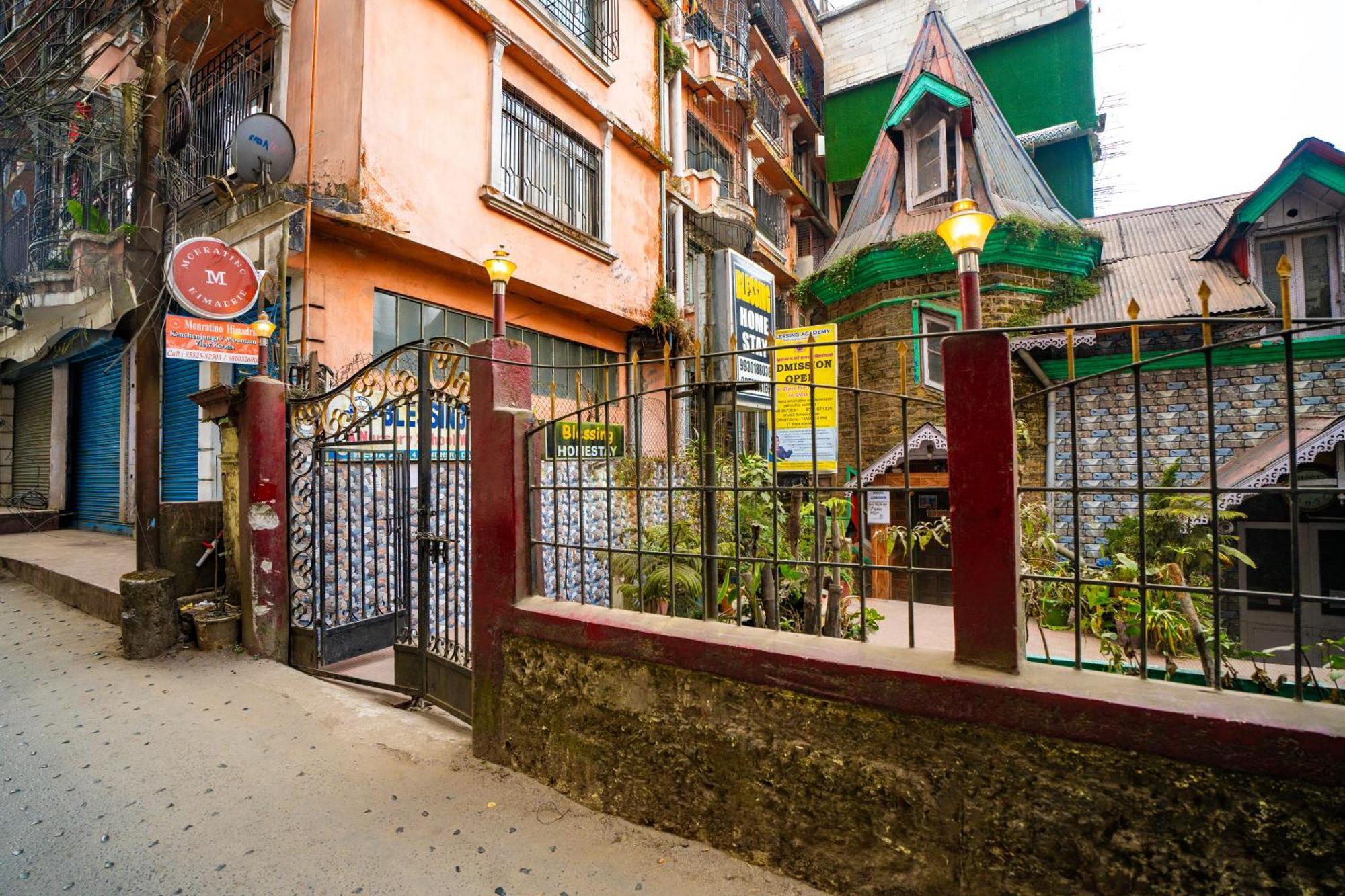 Monratino Himadrie -2 Mins Walk From Mall Road - All Rooms Have Kanchenjunga Mountain View Darjeeling  Bagian luar foto