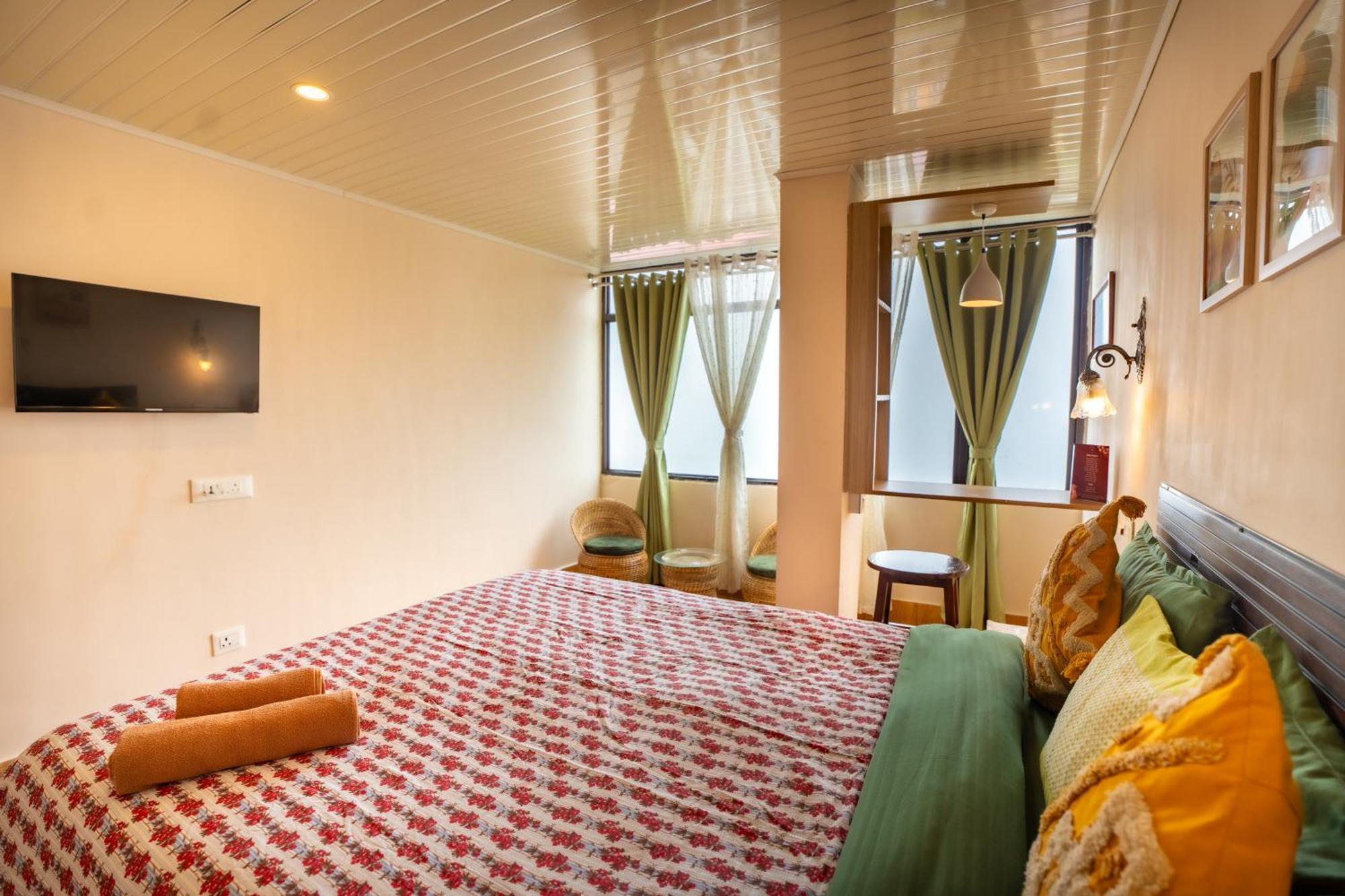 Monratino Himadrie -2 Mins Walk From Mall Road - All Rooms Have Kanchenjunga Mountain View Darjeeling  Bagian luar foto